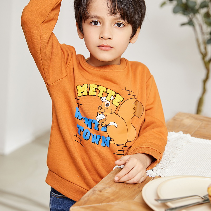Karamelfarbenes Rundhals-Langarm-Grafikdesign-Sweatshirt für Jungen