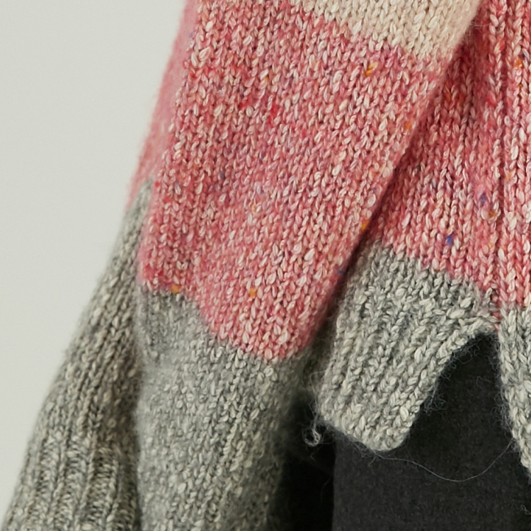 Maßgeschneiderter Pullover aus Baumwoll-Acryl-Mischgewebe mit dicken Streifen