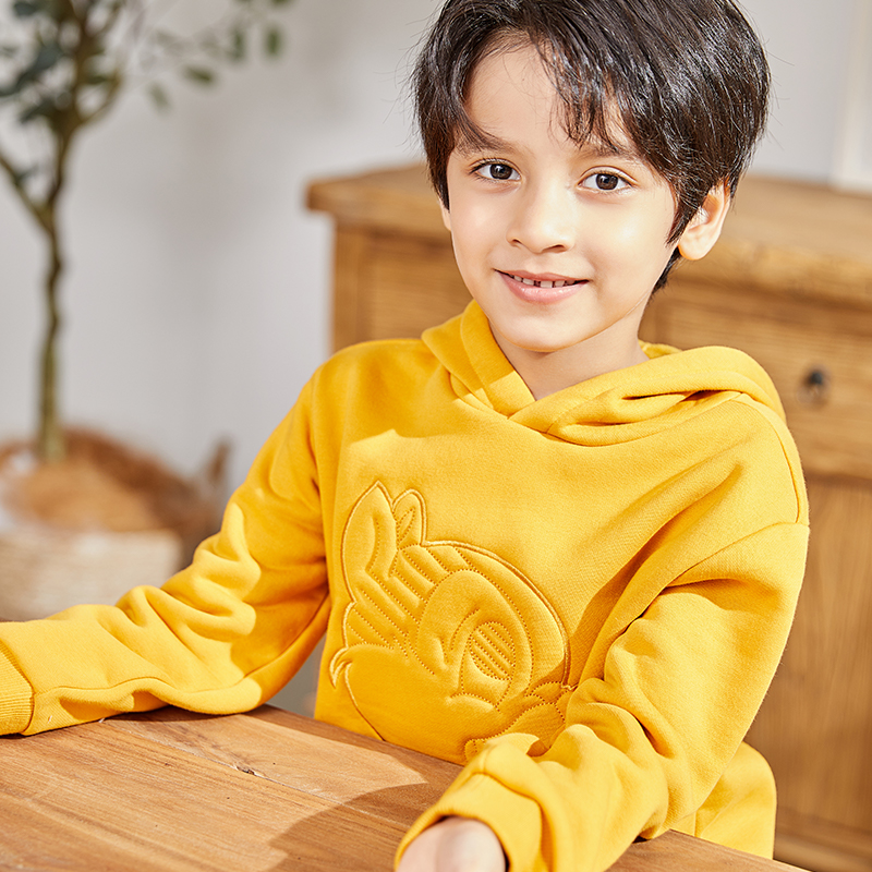 Gelbes Kapuzenpullover-Eichhörnchen verziertes Jungen-Sweatshirt